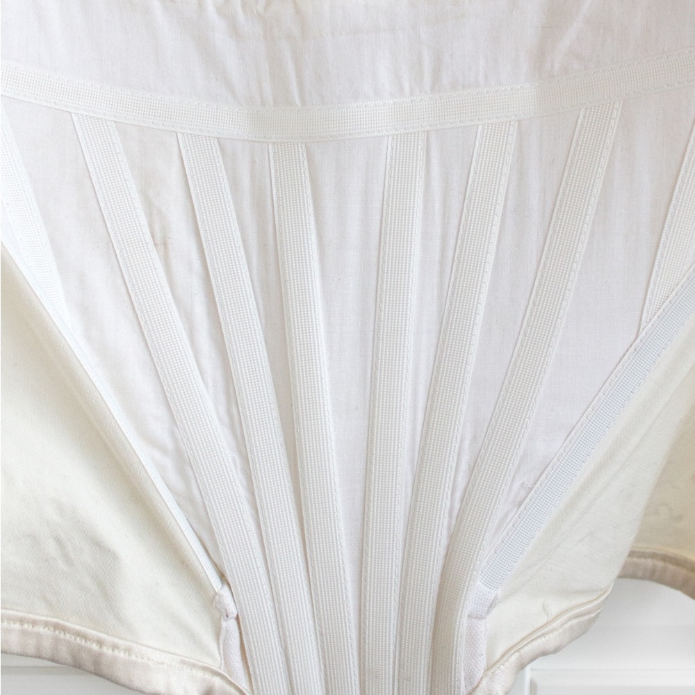 Iconic Vivienne Westwood Vintage F/W 1991 White Gold Boulle Satin 90s Corset Top - Picture 16 of 16